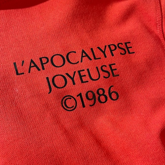 Helmut Lang hoodie in red featuring "L'Apocalypse Joyeuse 1986" - Picture 4 of 6